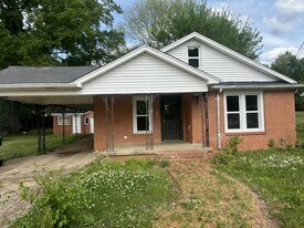 3042 Cantrell St in Milan, TN - Building Photo