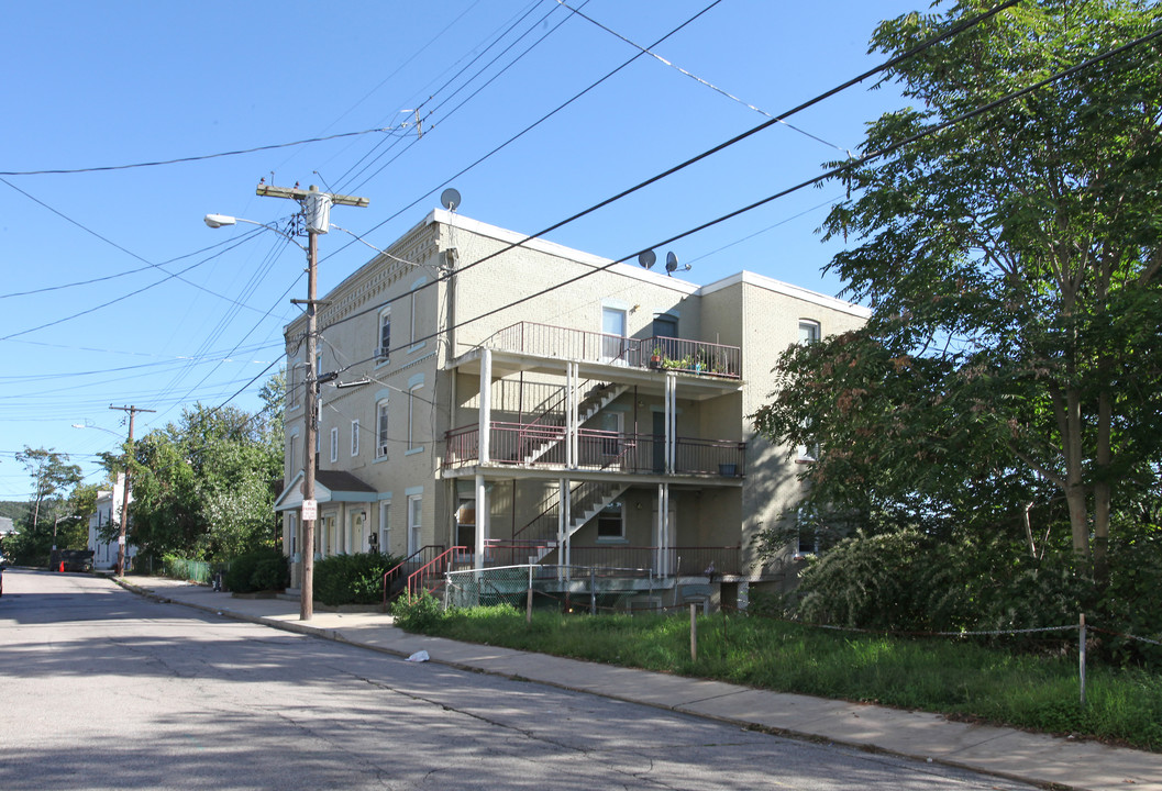 73-79 School St in Norwich, CT - Building Photo