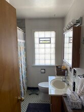 9023 W Center St, Unit Apt#2 in Milwaukee, WI - Foto de edificio - Building Photo