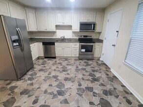 233 Beechwood Ave in Norfolk, VA - Foto de edificio - Building Photo