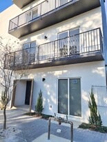 8106 NE 1st Ave in Miami, FL - Building Photo
