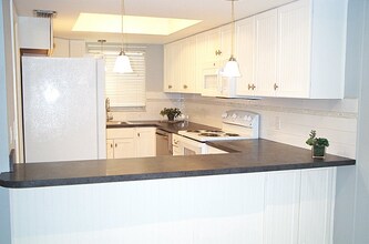 490 Charlemagne Blvd in Naples, FL - Building Photo - Building Photo