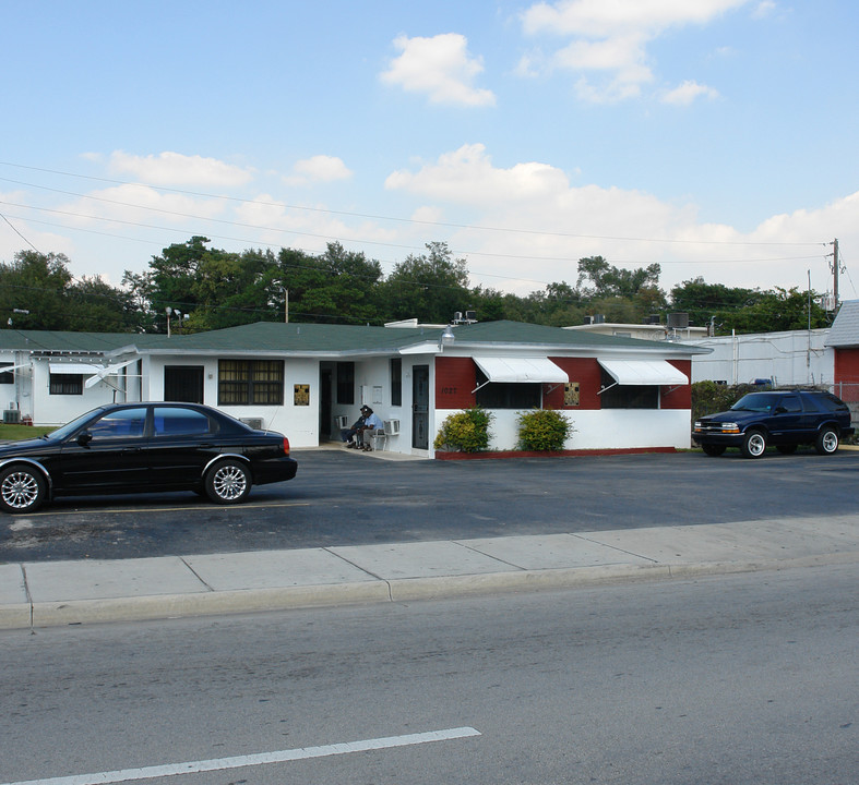 1027 NW 95th St in Miami, FL - Building Photo