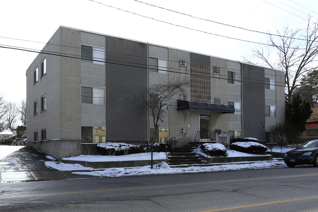 Parkway Arms Apartment in Lakewood, OH - Foto de edificio