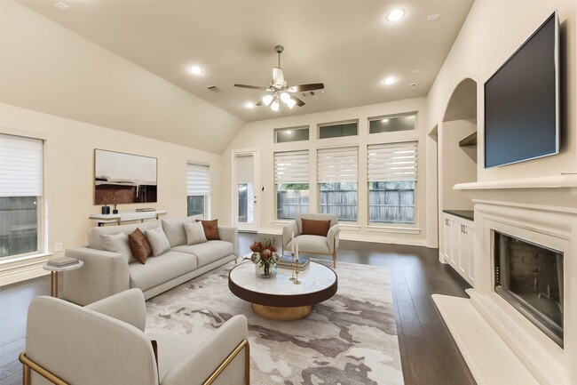 property at 21825 Enchanted Rock Dr N
