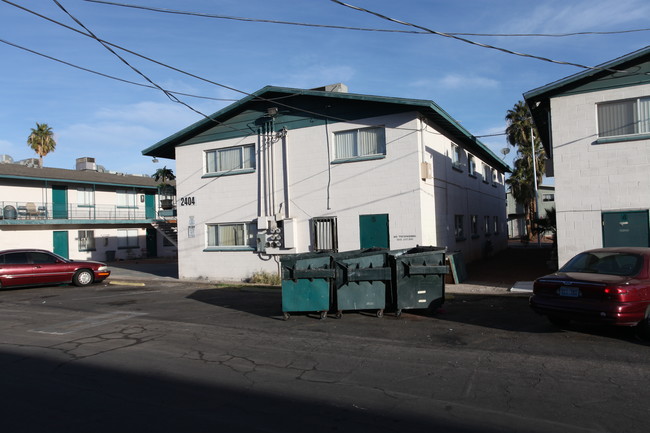 2404 Clifford Ave in Las Vegas, NV - Foto de edificio - Building Photo