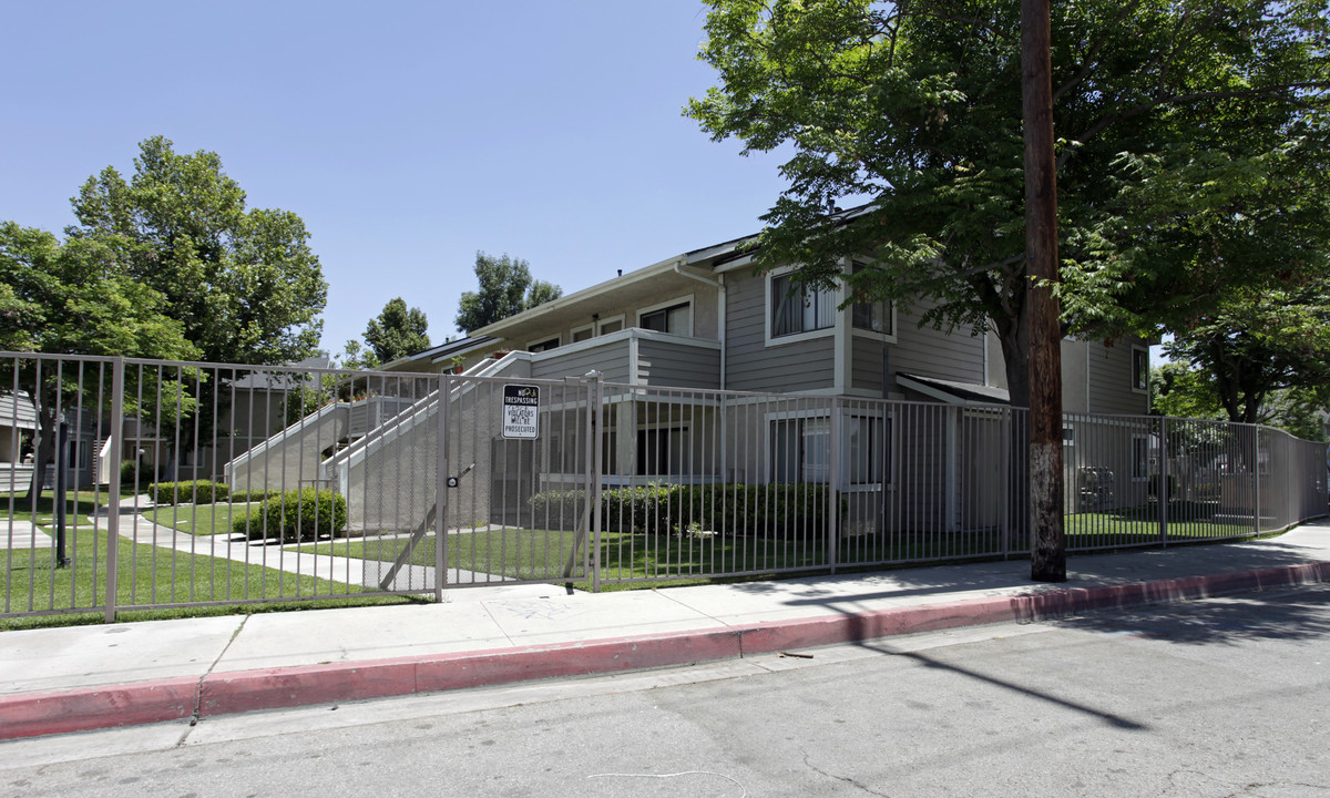 Sunset Village Apartments in Colton, CA - Foto de edificio