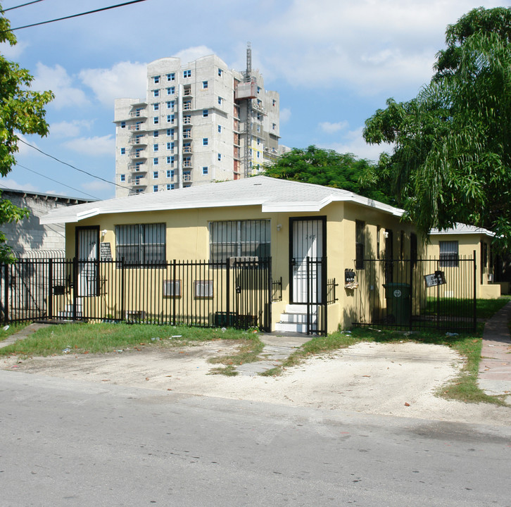 245-251 NE 77th St in Miami, FL - Building Photo