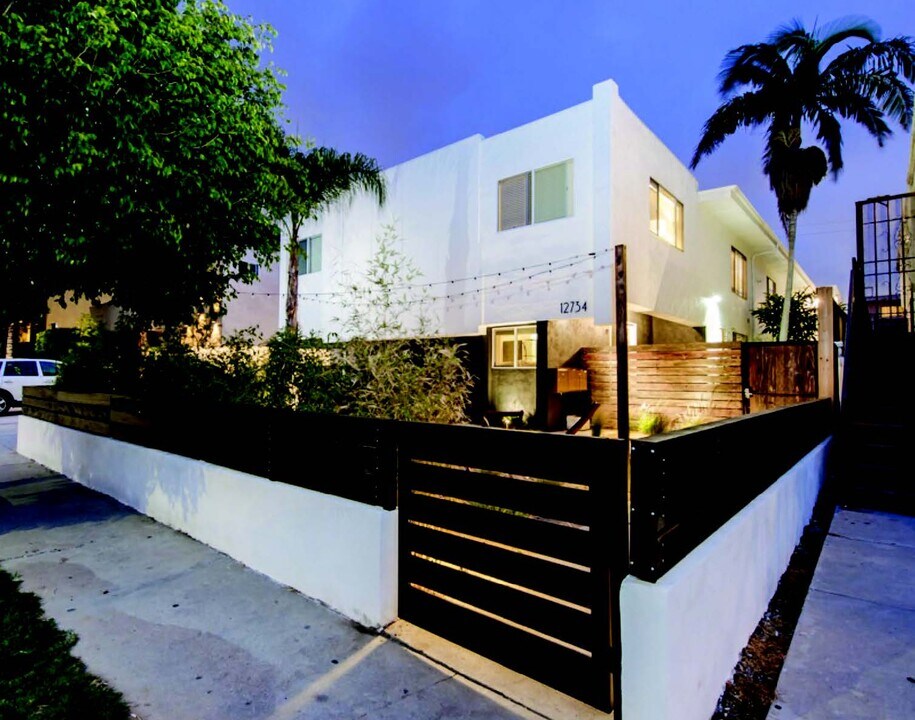 12734 Caswell Ave, Unit 7 in Los Angeles, CA - Building Photo