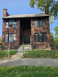 380 Eddy Rd in Cleveland, OH - Foto de edificio - Building Photo