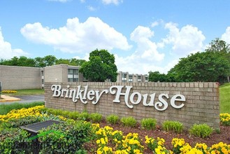 Brinkley House in Temple Hills, MD - Foto de edificio - Building Photo