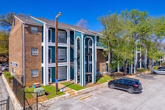 Arlington Oaks Apartment Homes in Arlington, TX - Foto de edificio - Building Photo