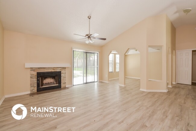 2300 Timbercrest Dr in Deltona, FL - Building Photo - Building Photo