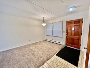 130 Douglas Ave-Unit -2 in Naperville, IL - Building Photo - Building Photo