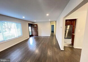 2308 Whitcomb Pl in Falls Church, VA - Building Photo - Building Photo
