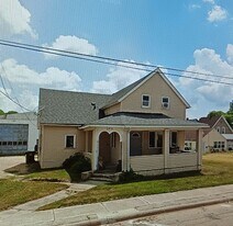 123 S 3rd St in Oregon, IL - Building Photo