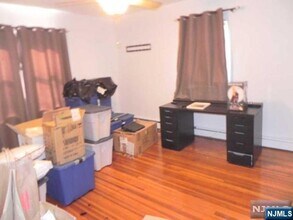 22 Heuer St in Little Ferry, NJ - Building Photo - Building Photo