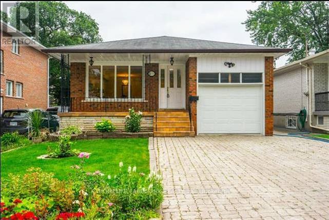 275 Hounslow Ave in Toronto, ON - Building Photo - Building Photo