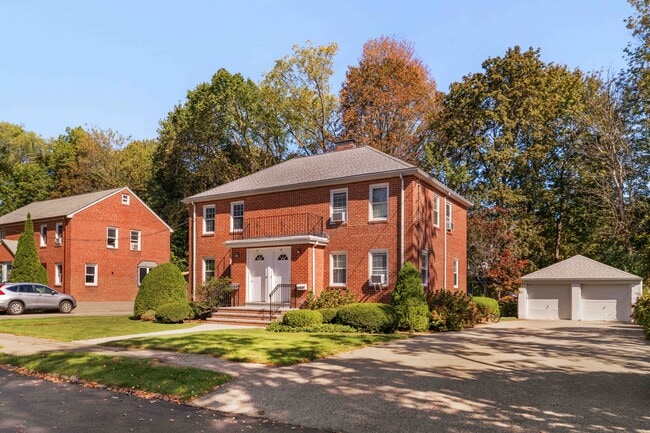 27 Payne Rd in Newton, MA - Foto de edificio - Building Photo