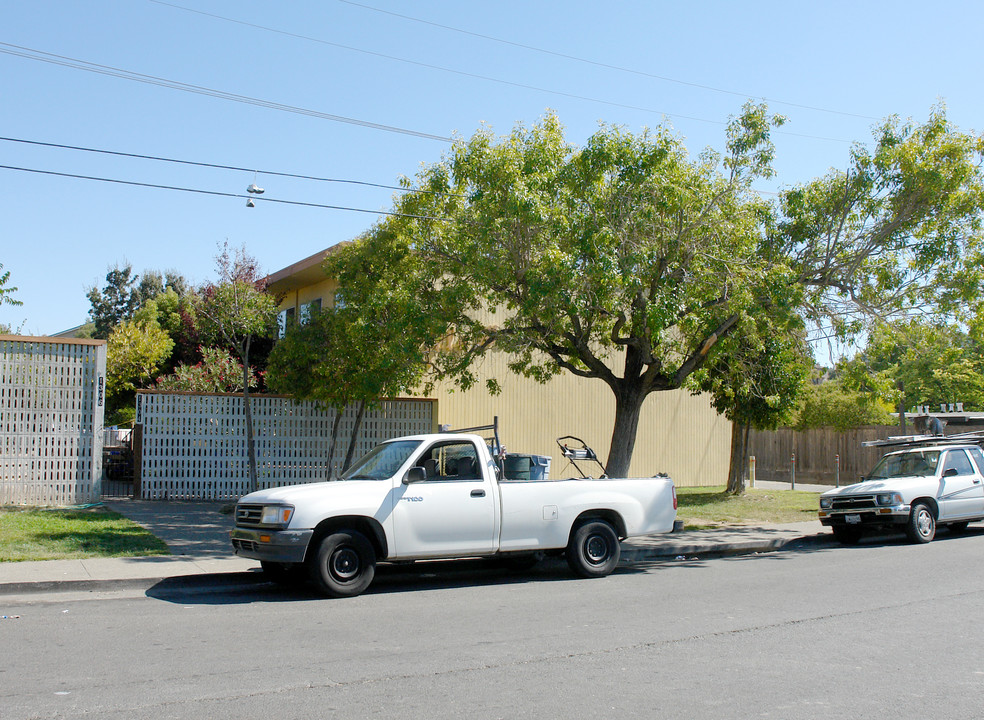 1304 Leafwood Dr in Novato, CA - Building Photo