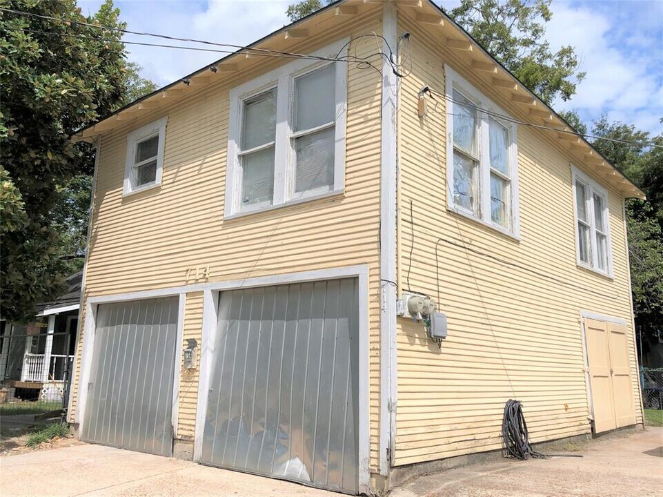 714 N 1st St in Baytown, TX - Building Photo