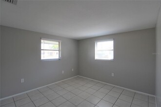 562 Briarwood Rd in Venice, FL - Foto de edificio - Building Photo