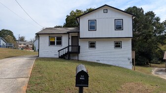 2720 Oxford Ct in Decatur, GA - Building Photo