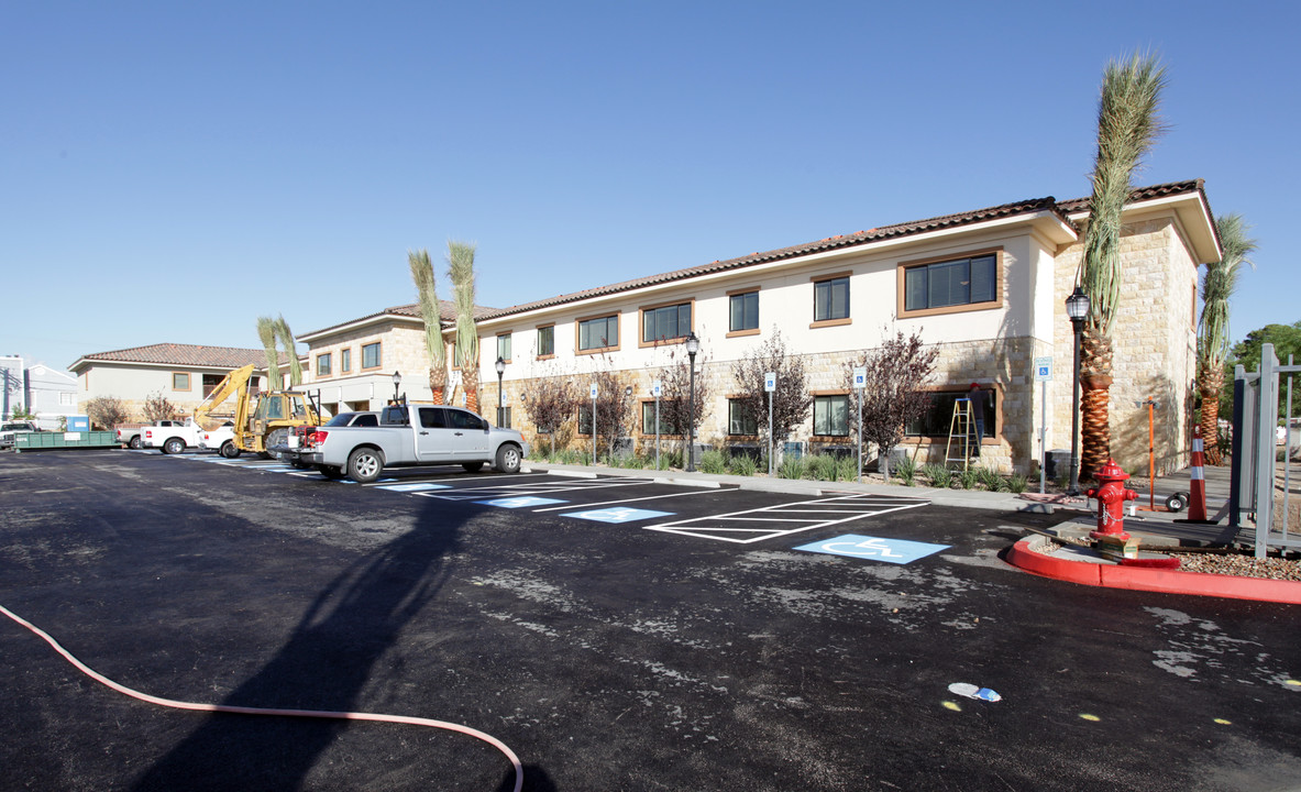 Tonopah Lamb Apartments in Las Vegas, NV - Building Photo