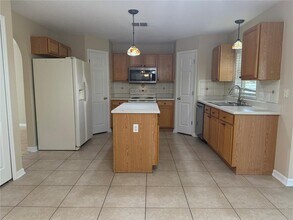 2134 Aitkin Loop in Leesburg, FL - Foto de edificio - Building Photo