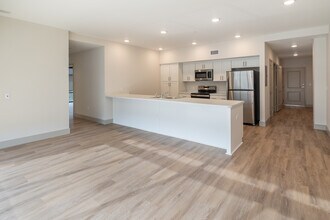 8000-1 LLC in Jacksonville, FL - Foto de edificio - Interior Photo