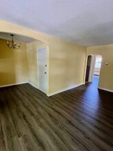 6931 Oakland St in Philadelphia, PA - Building Photo - Building Photo