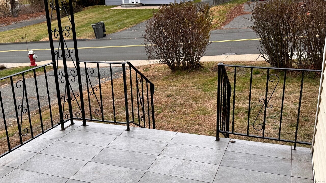 55 Hoadley St in Naugatuck, CT - Building Photo