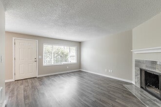 The Stonecreek Duplexes in Salem, OR - Building Photo - Interior Photo
