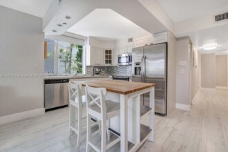 1532 Drexel Ave in Miami Beach, FL - Foto de edificio - Building Photo