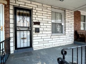 5753 N Beechwood St in Philadelphia, PA - Building Photo