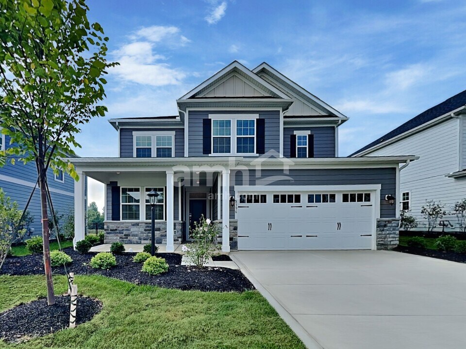 8396 Northpoint Dr in Sunbury, OH - Building Photo
