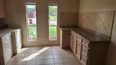 1410 N Avenue R in Freeport, TX - Building Photo - Building Photo