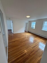 73 Furnace St, Unit 2 in North Adams, MA - Foto de edificio - Building Photo