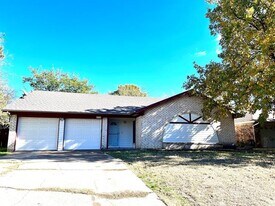 6704 Spoonwood Ln in Fort Worth, TX - Building Photo