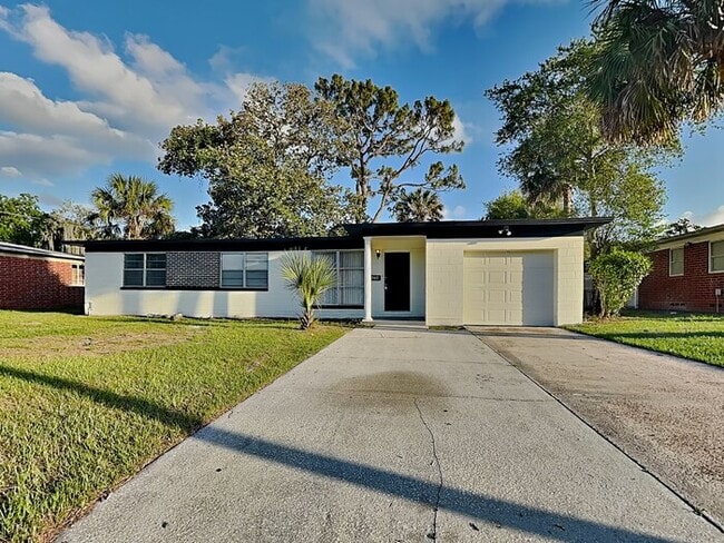 property at 6238 Round Oak Ln
