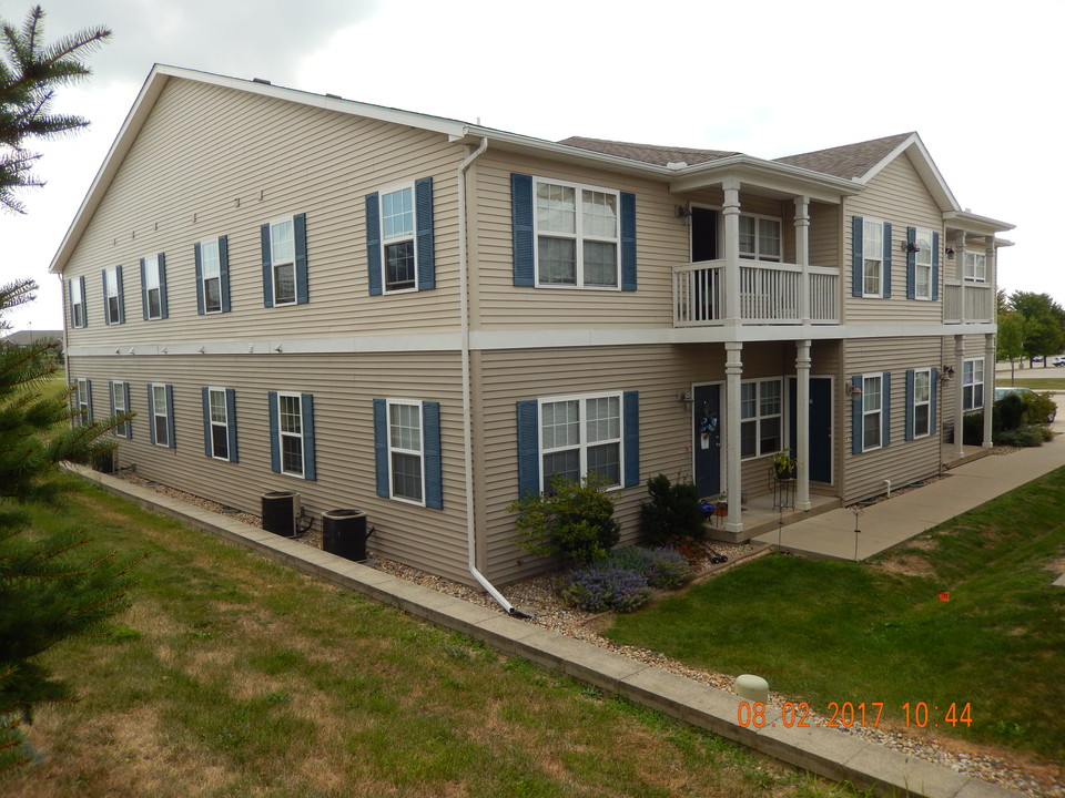 Revolutionary Square Apartments in Bloomington, IL - Building Photo