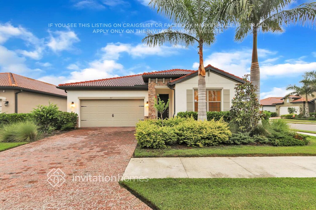 367 Toscavilla Blvd in Nokomis, FL - Foto de edificio