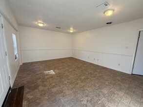 8852 St Clair Dr in Shreveport, LA - Building Photo - Building Photo