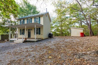 5744 Charles Town Rd in Kearneysville, WV - Building Photo - Building Photo