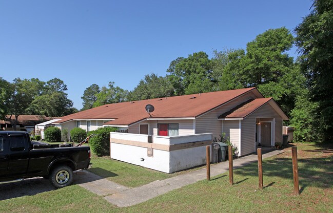 8401 Country Walk Dr in Pensacola, FL - Building Photo - Building Photo