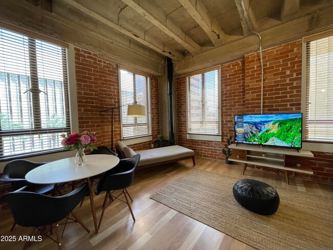 property at 114 W Adams St