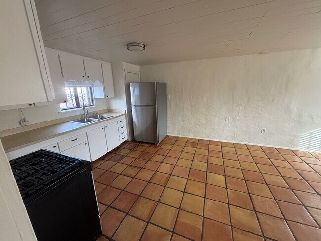 1812 Mann St, Unit C