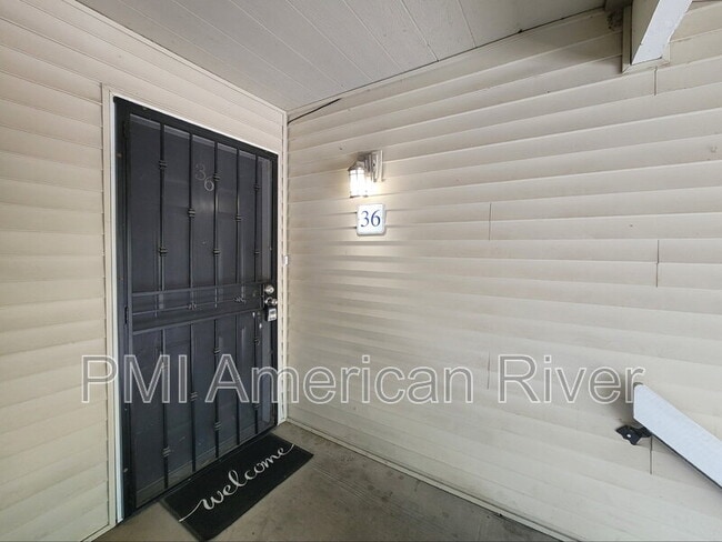 7131 Stella Ln in Carmichael, CA - Building Photo - Building Photo