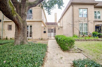 44 Bayou Pointe Dr in Houston, TX - Building Photo - Building Photo