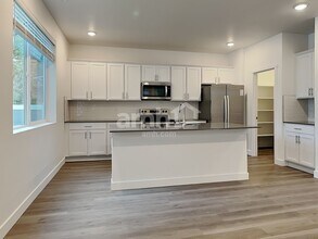 7706 Brenden St SW in Olympia, WA - Building Photo - Building Photo